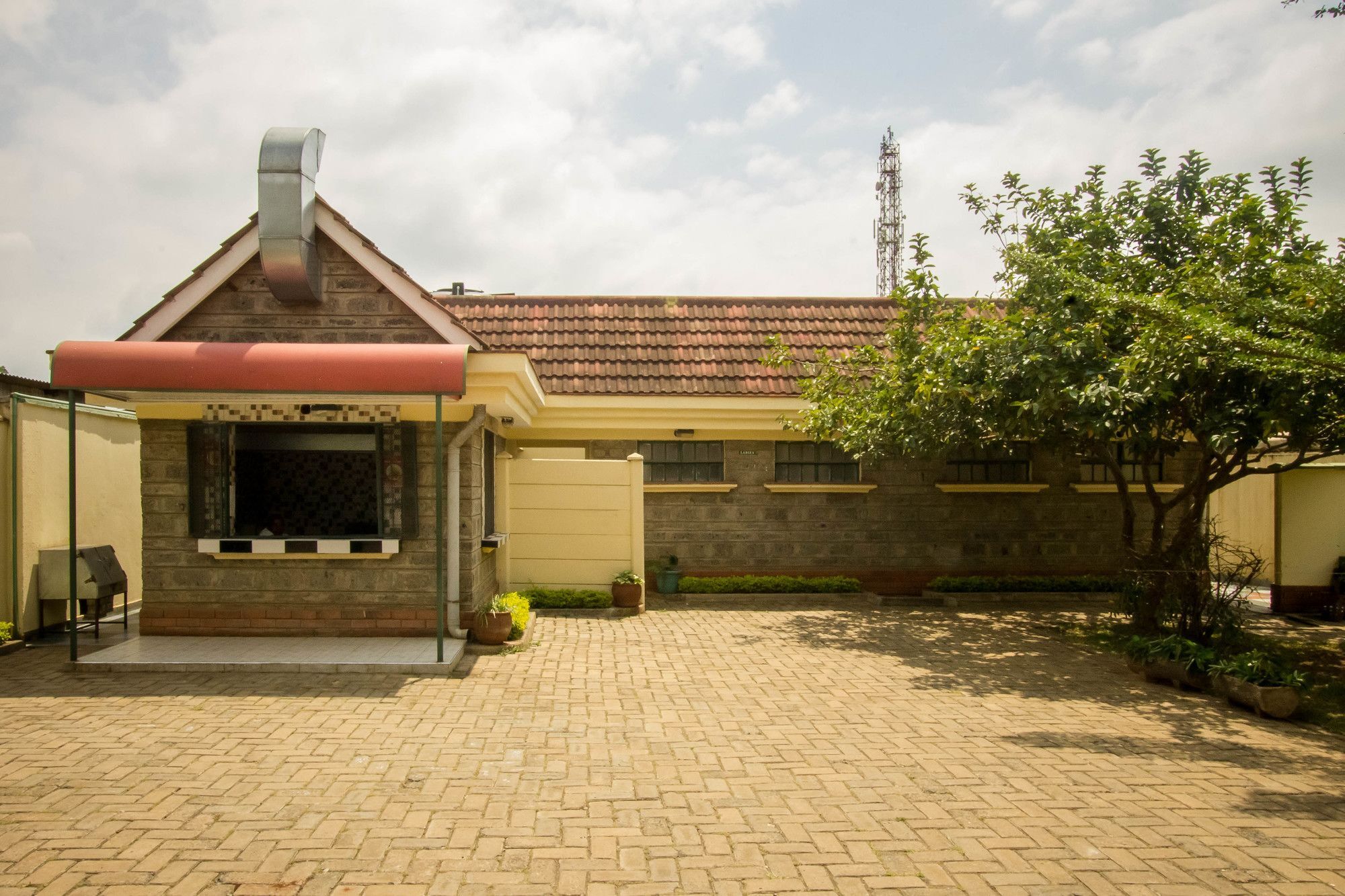 Harlequin Suites Hotel Nairobi Exterior photo