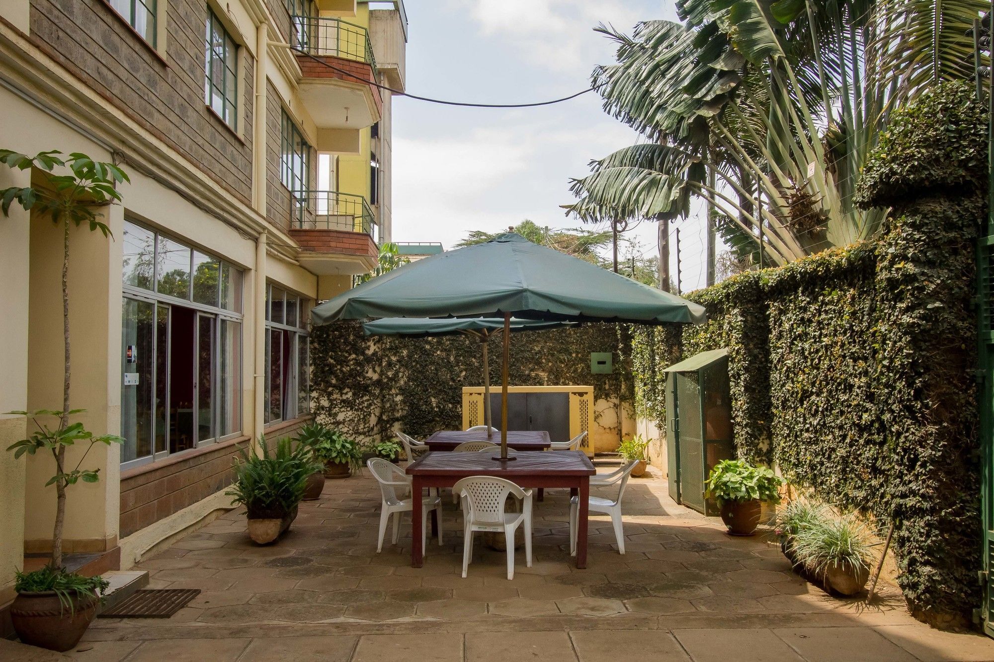 Harlequin Suites Hotel Nairobi Exterior photo